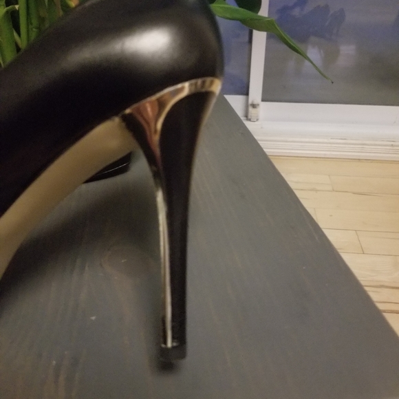 Guess by Marciano Black High Heels size 9M - Picture 2 of 8